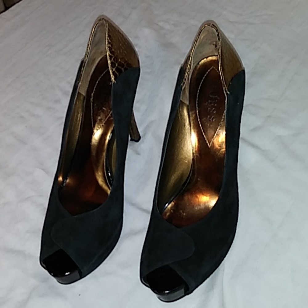 Guess black suede 9 medium high heel shoes